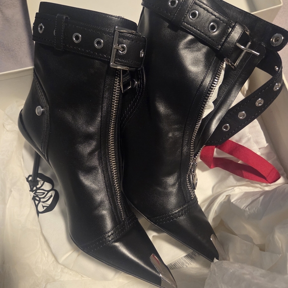 Alexander McQueen Black Leather Ankle Boots with Silver Accents - Picture 6 of 9